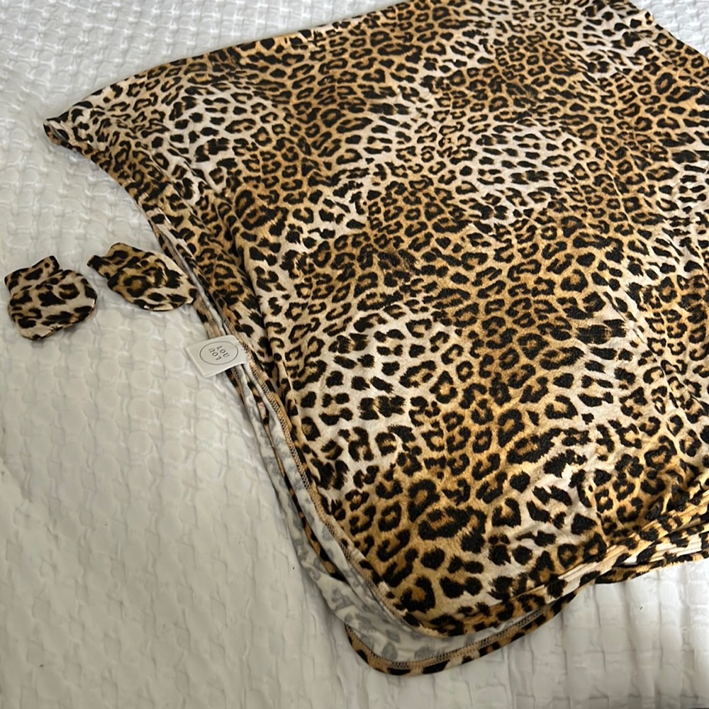 Lou Lou & Company swaddle blanket & mittens